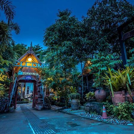 Suankaew​ Art​ Hostel​ Чонбури Екстериор снимка