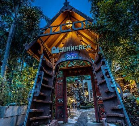 Suankaew​ Art​ Hostel​ Чонбури Екстериор снимка