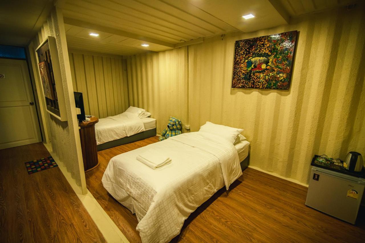 Suankaew​ Art​ Hostel​ Чонбури Екстериор снимка