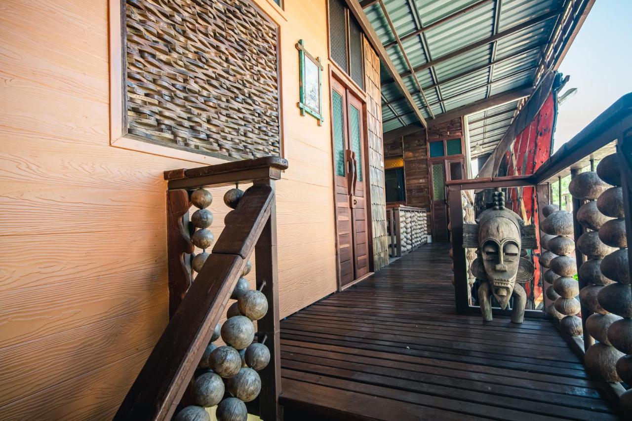 Suankaew​ Art​ Hostel​ Чонбури Екстериор снимка