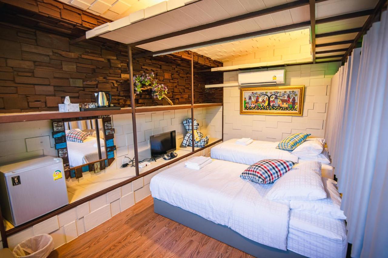 Suankaew​ Art​ Hostel​ Чонбури Екстериор снимка