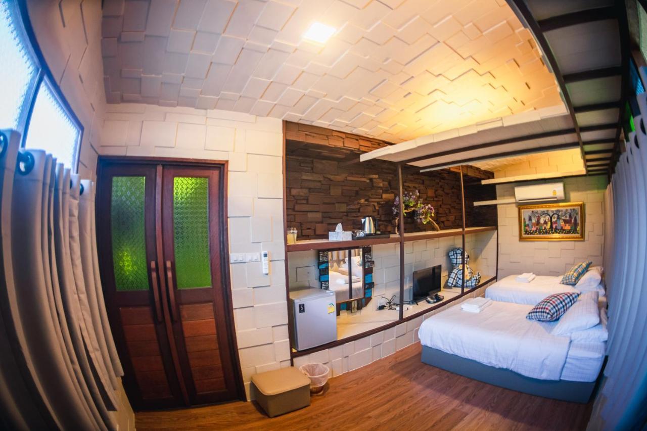 Suankaew​ Art​ Hostel​ Чонбури Екстериор снимка