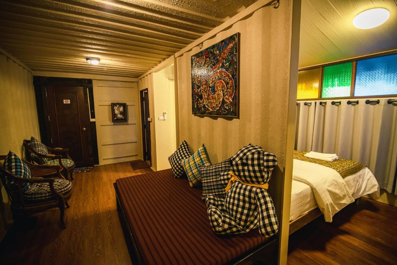 Suankaew​ Art​ Hostel​ Чонбури Екстериор снимка
