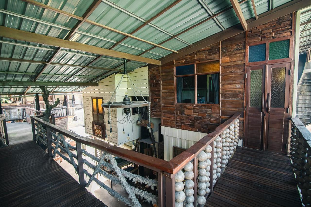 Suankaew​ Art​ Hostel​ Чонбури Екстериор снимка
