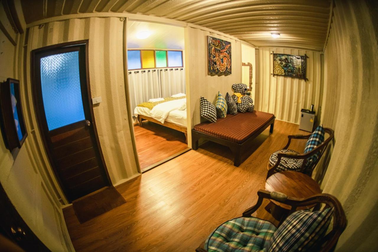 Suankaew​ Art​ Hostel​ Чонбури Екстериор снимка