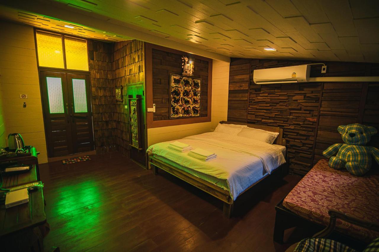 Suankaew​ Art​ Hostel​ Чонбури Екстериор снимка