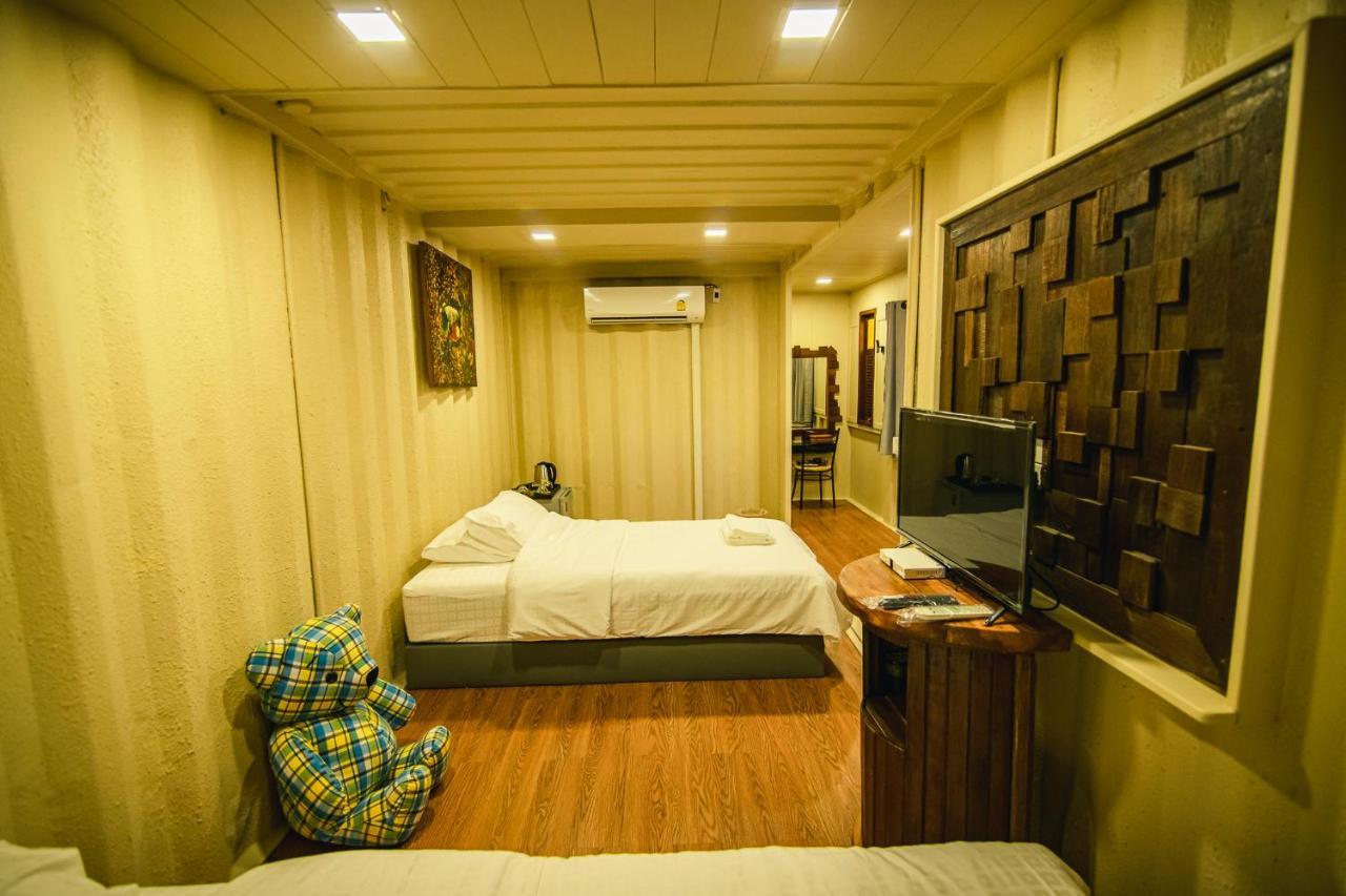 Suankaew​ Art​ Hostel​ Чонбури Екстериор снимка