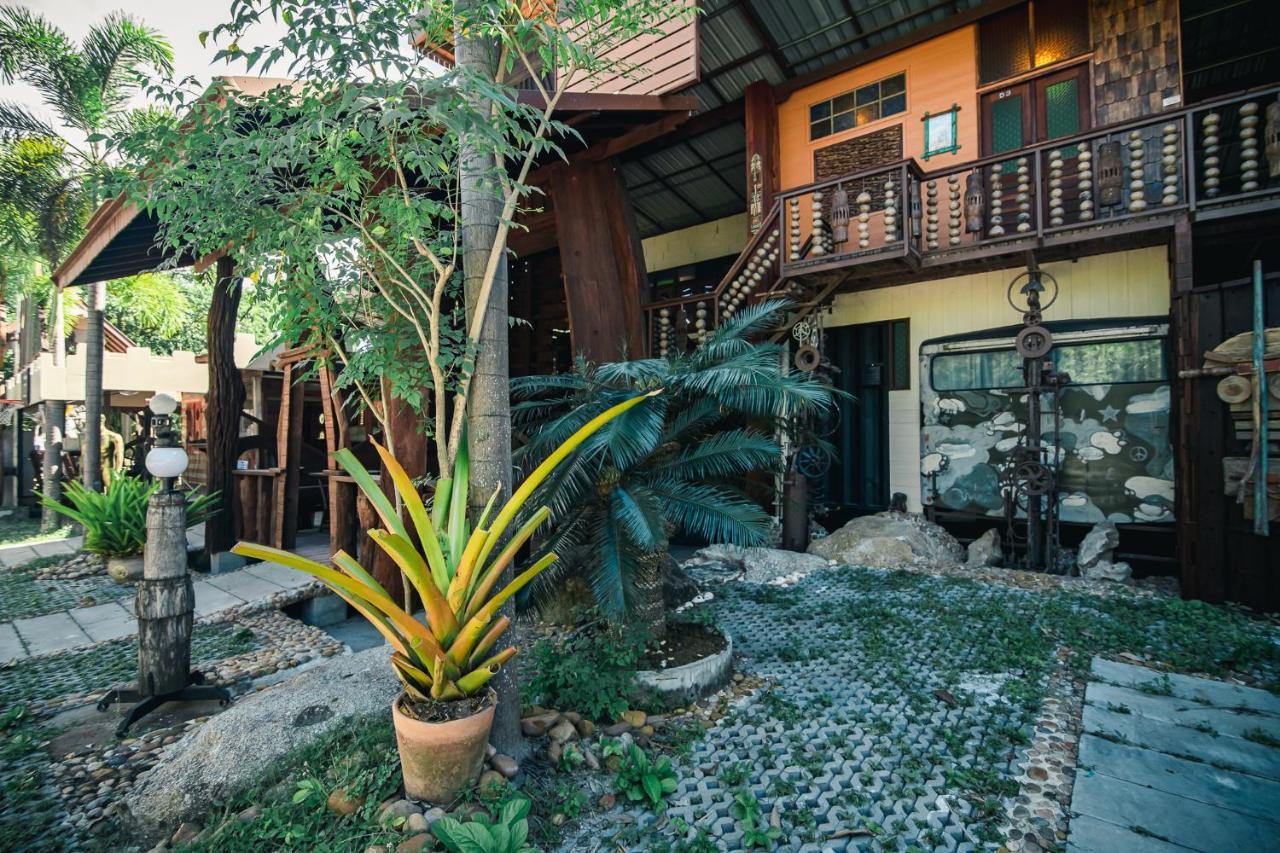Suankaew​ Art​ Hostel​ Чонбури Екстериор снимка
